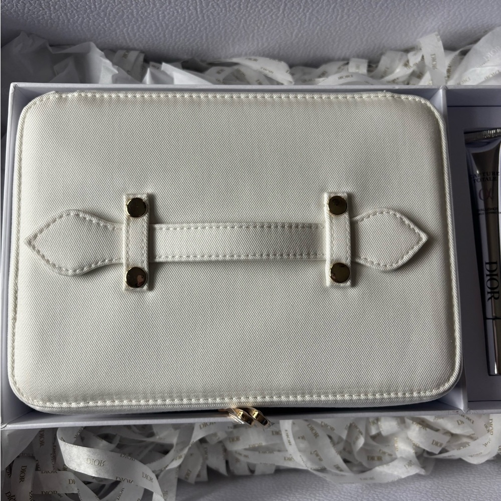 Dior Beauty Platinum gift- train case, head band, hand towel - Picture 6 of 13